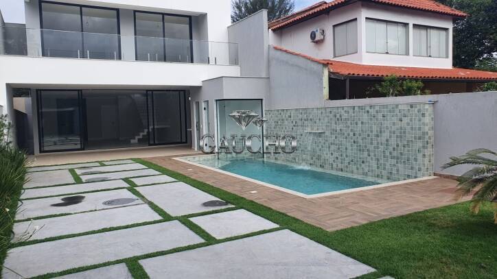 Casa à venda com 6 quartos, 380m² - Foto 3