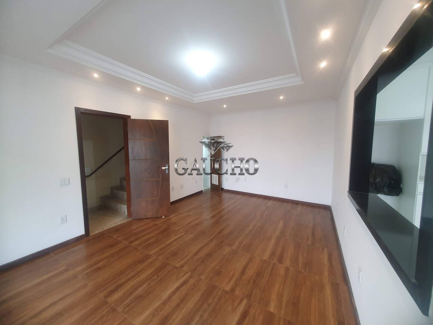 Casa à venda e aluguel com 3 quartos, 332m² - Foto 1