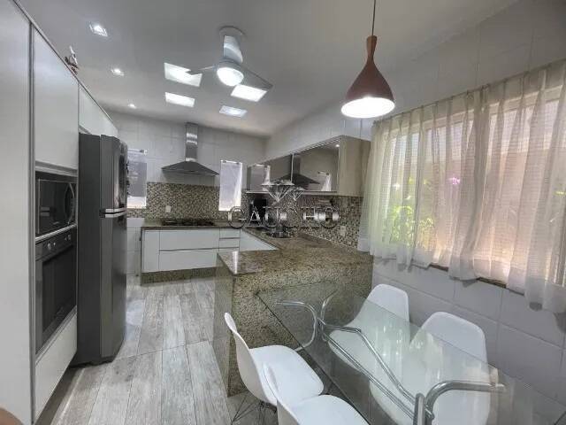 Casa à venda com 4 quartos, 275m² - Foto 4