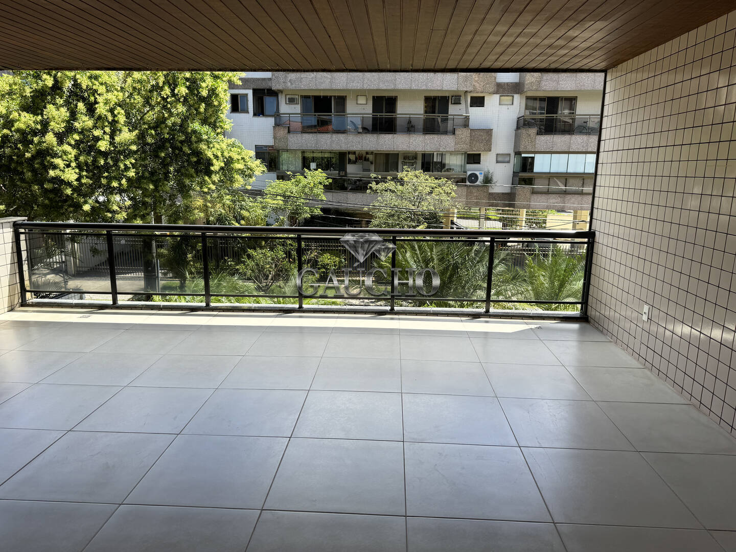 Apartamento à venda com 4 quartos, 180m² - Foto 1