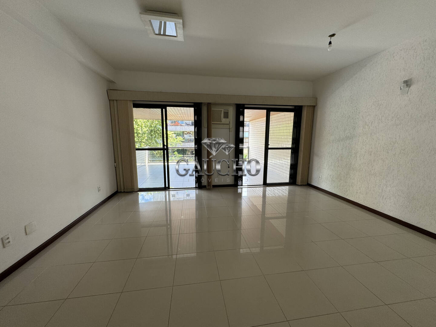 Apartamento à venda com 4 quartos, 180m² - Foto 17