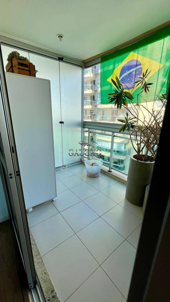 Apartamento à venda com 3 quartos, 77m² - Foto 4