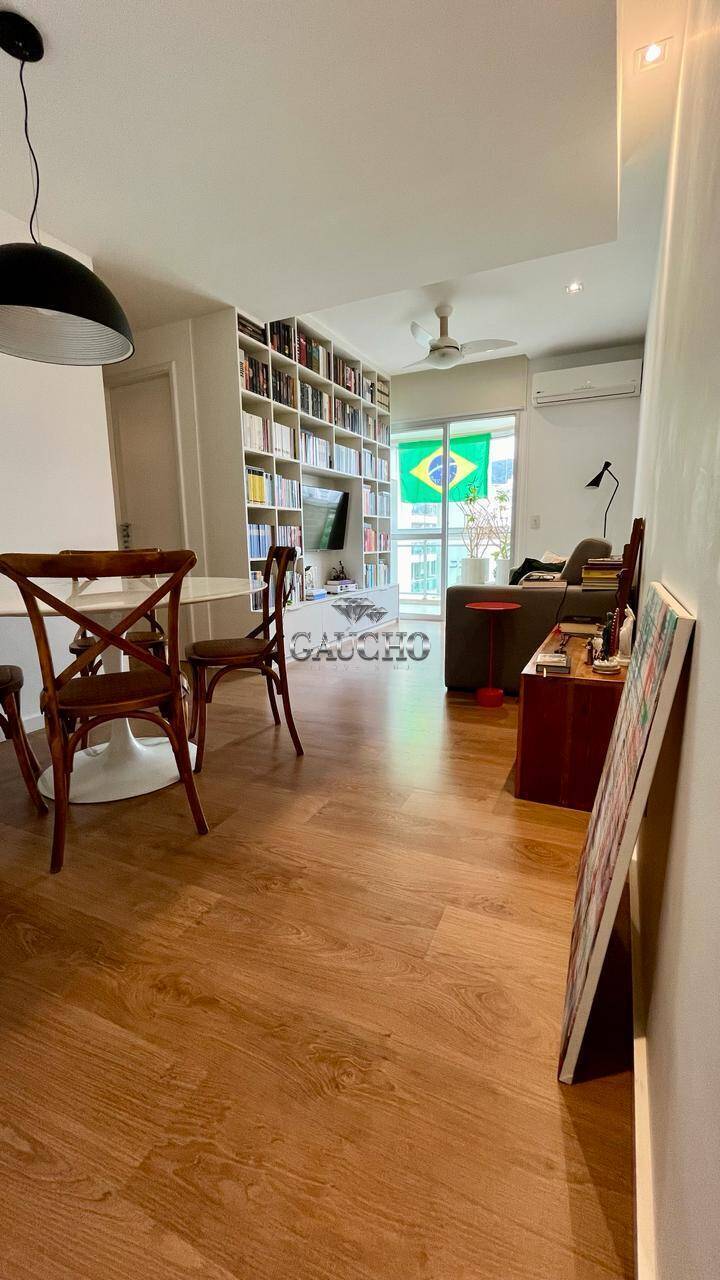 Apartamento à venda com 3 quartos, 77m² - Foto 1