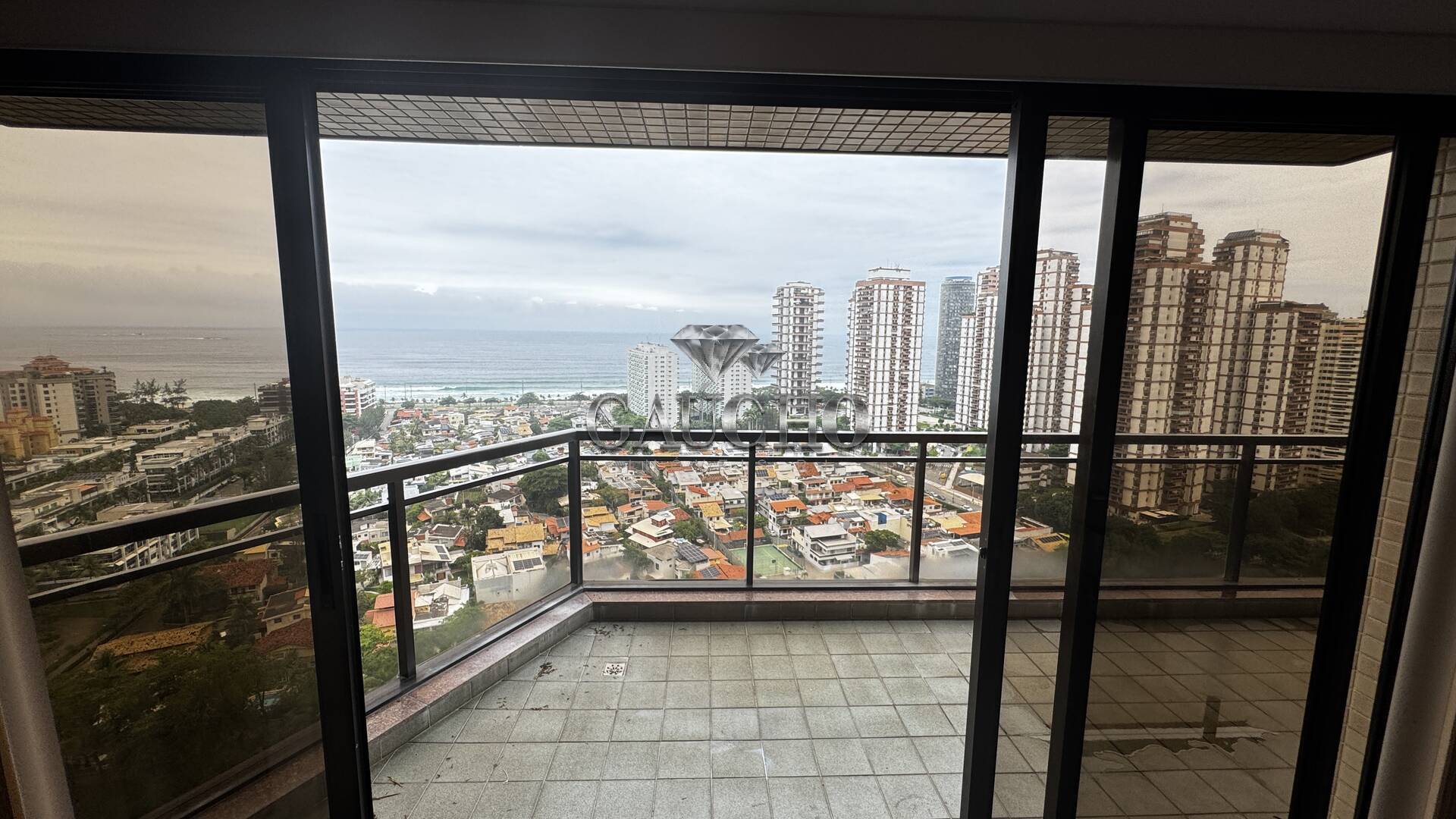 Apartamento à venda com 4 quartos, 223m² - Foto 3