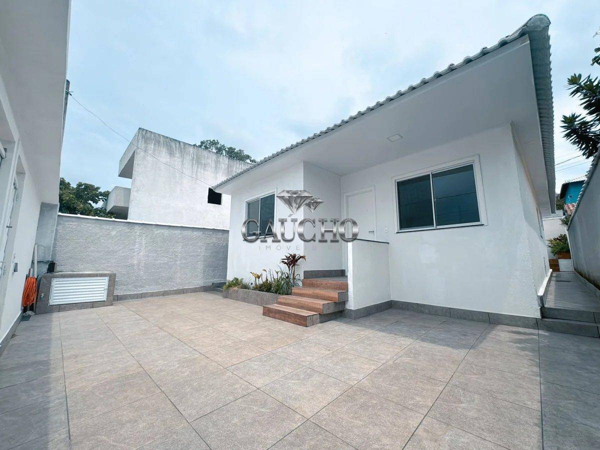 Casa à venda com 2 quartos, 110m² - Foto 2