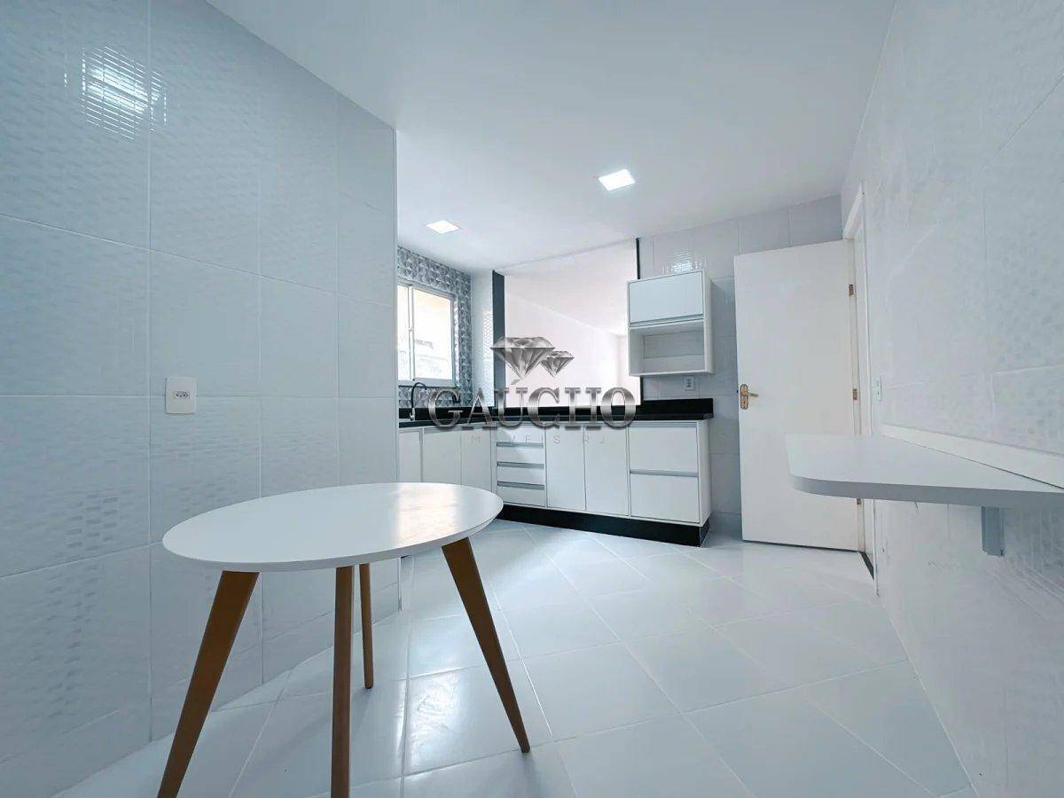 Casa à venda com 2 quartos, 110m² - Foto 9