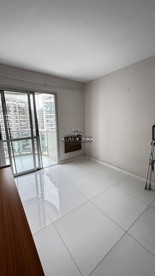 Apartamento à venda com 3 quartos, 77m² - Foto 18