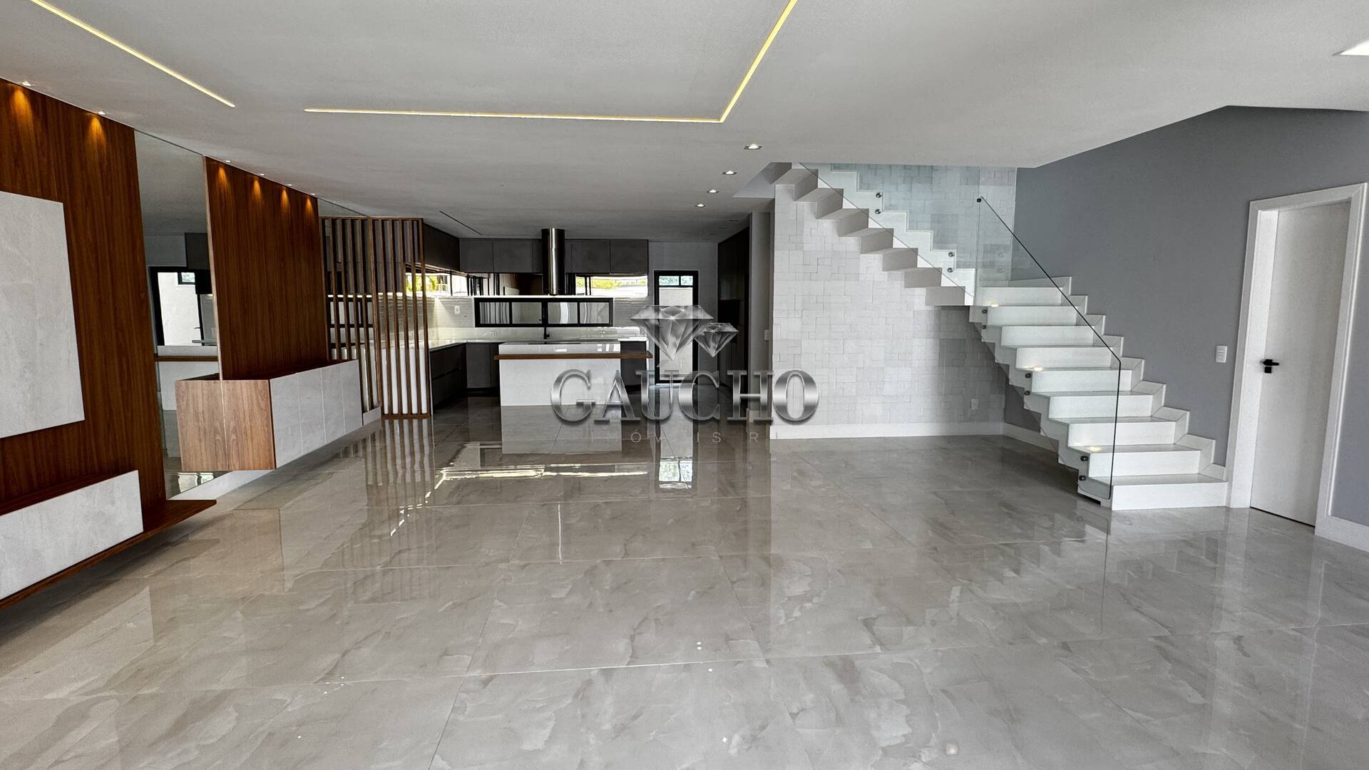 Casa à venda e aluguel com 5 quartos, 490m² - Foto 1