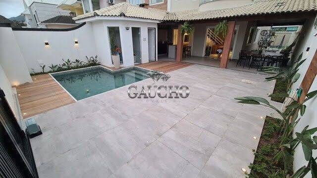 Casa à venda com 4 quartos, 250m² - Foto 28