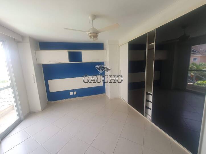 Casa à venda com 4 quartos, 240m² - Foto 15